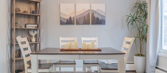The Urban Townhome Estates I Two-Story I 6 Guests