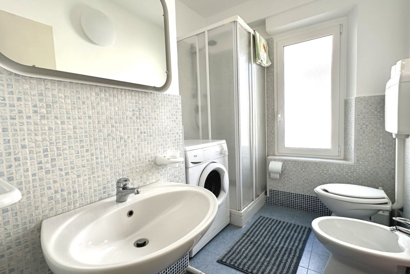 Douche, bidet, serviettes fournies