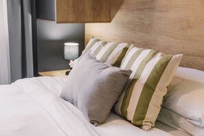 1 bedroom, iron/ironing board, WiFi, bed sheets - Trendy Studio Apartment in City Core! (BGJ)