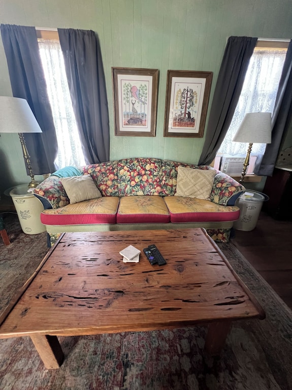 Sunday Haus- 2 Blocks From Main Street! Sleeps 4 - Fredericksburg, TX