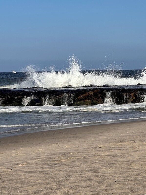 Beach - Charming 2-bedroom apartment with AC, WiFi in awesome Bradley Beach (Bradley beach)