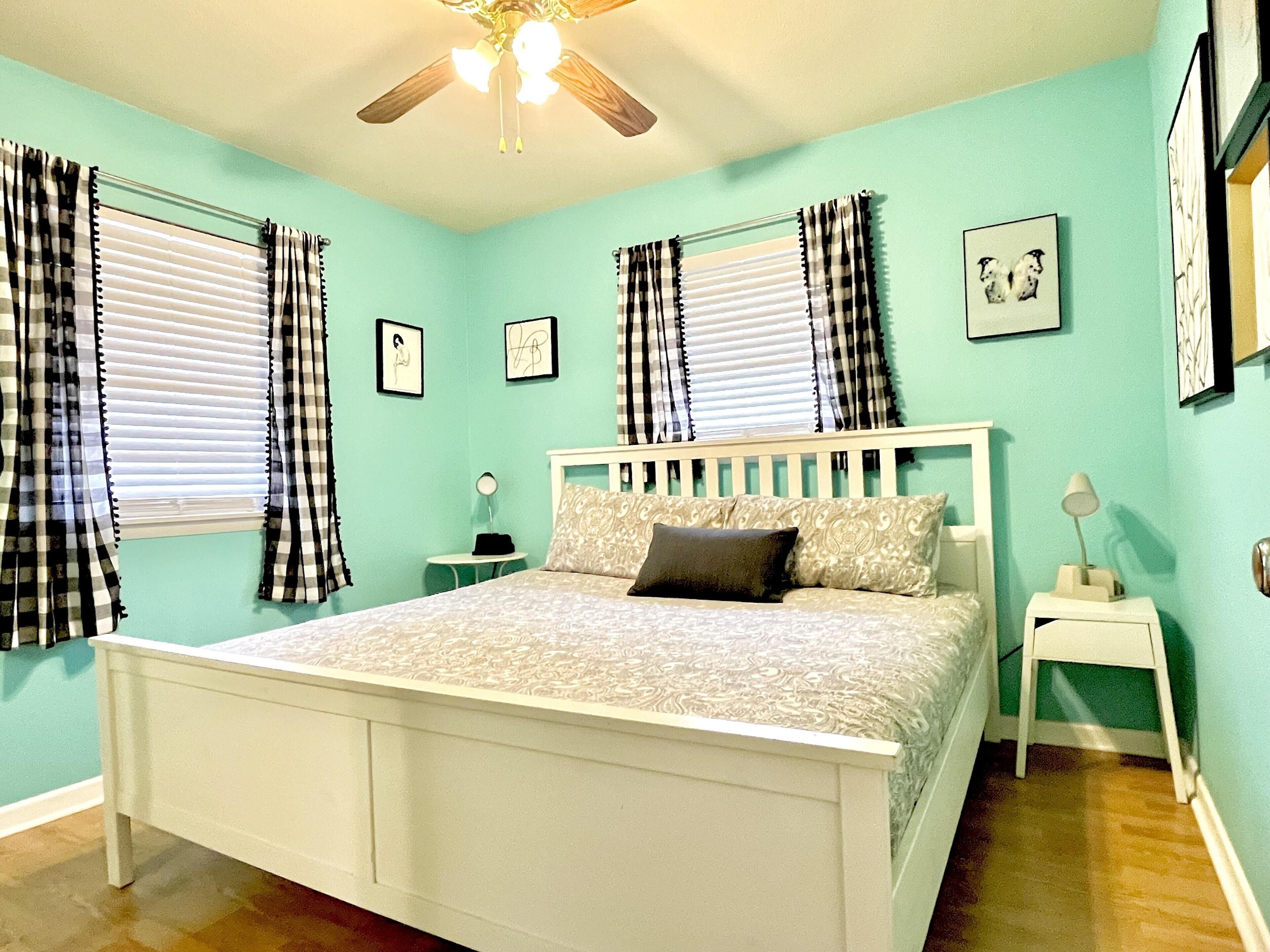 2 slaapkamers, een bureau, een strijkplank/strijkijzer, gratis wifi