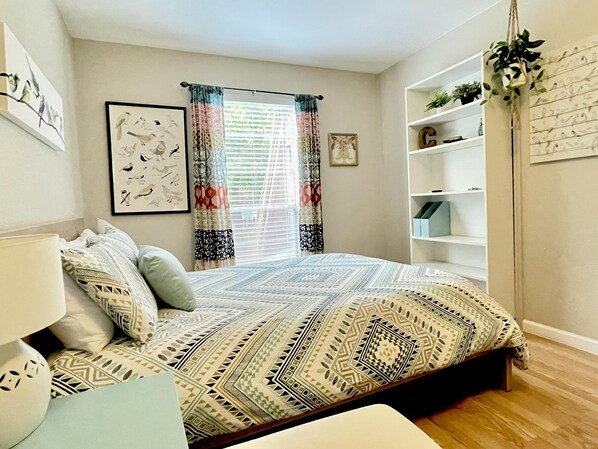 Schreibtisch, Bügeleisen/Bügelbrett, kostenloses WLAN, Bettwäsche