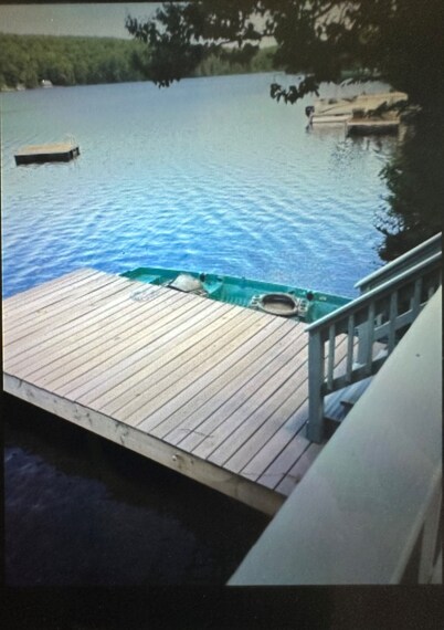 Cozy and Rustic lakefront cottage on beautiful, serene Lake Armington