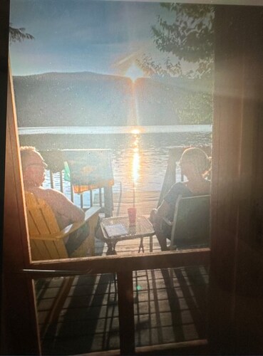 Cozy and Rustic lakefront cottage on beautiful, serene Lake Armington