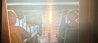 Cozy and Rustic lakefront cottage on beautiful, serene Lake Armington