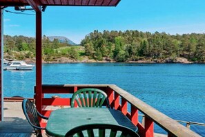 Outdoor dining - 6 person holiday home in HOSTELAND (Hosteland)