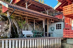 Outdoor dining - 6 person holiday home in HOSTELAND (Hosteland)
