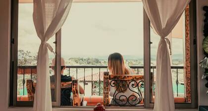 large villa with 8 luxury rooms, pool with lights, 3 hydrotherapy, gym, wifi !!