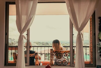 large villa with 8 luxury rooms, pool with lights, 3 hydrotherapy, gym, wifi !! 