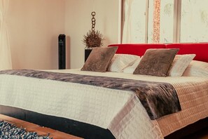 8 bedrooms, desk, iron/ironing board, travel crib