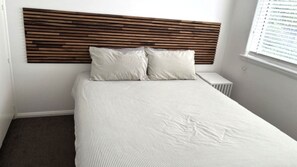 2 bedrooms, iron/ironing board, WiFi, bed sheets - H2O Holiday Apartments - Unit 10 (North Haven)