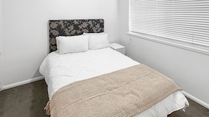 2 chambres, fer et planche à repasser, Wi-Fi, draps fournis