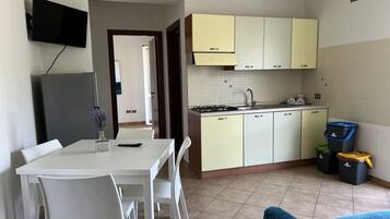 Fridge, stovetop, coffee/tea maker, cookware/dishes/utensils