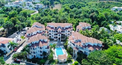 Luxury Penthouse with pool and beach view 3 bedrooms/ ocean World 5 min.