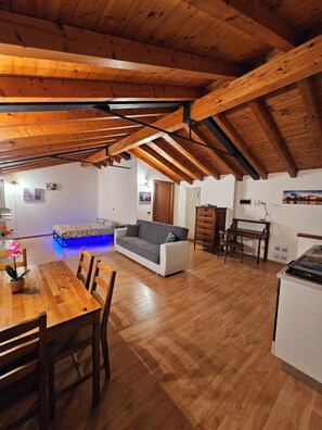 Living area - Apartment in front of the lake blevio (Blevio)