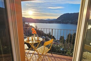 Outdoor dining - Apartment in front of the lake blevio (Blevio)
