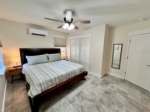 Una scrivania, ferro/asse da stiro, Wi-Fi, lenzuola