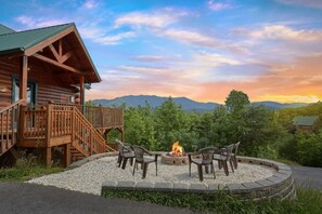 Property grounds - Spacious 5-bedroom condo in fabulous Gatlinburg with WiFi, fitness room (Gatlinburg)