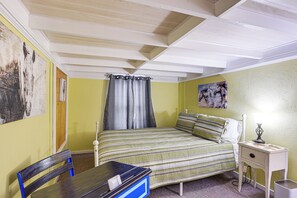 4 Schlafzimmer, Schreibtisch, Bügeleisen/Bügelbrett, Reisekinderbett