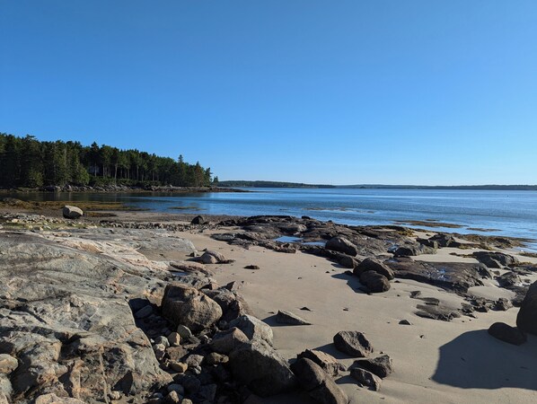 On the beach, sun-loungers - Amazing Private Oceanfront Beach House with incredible views. Dog friendly! (Milbridge)