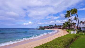 Chaises longues, serviettes de plage