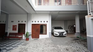 Free self-parking - Kingkost Tinosidin (Kasihan)