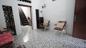 Casa Confort | Zona de estar | Televisión LED de 24 pulgadas con canales por cable