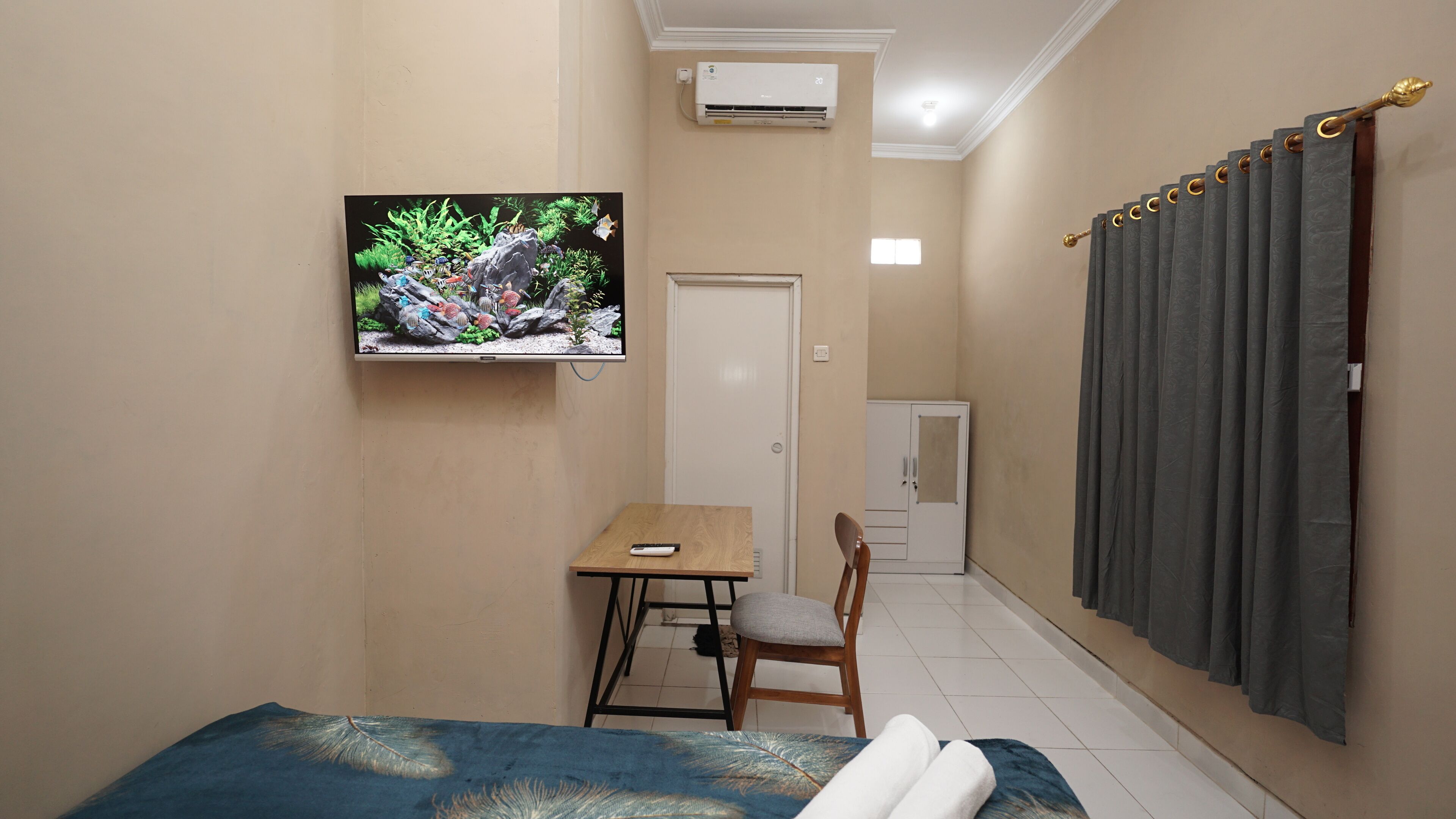 Kamar Standar | Meja kerja