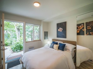 2 bedrooms, iron/ironing board, free WiFi, bed sheets - "Sauna-fication" in West Seattle (Seattle)