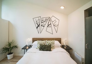 2 bedrooms, iron/ironing board, free WiFi, bed sheets - "Sauna-fication" in West Seattle (Seattle)