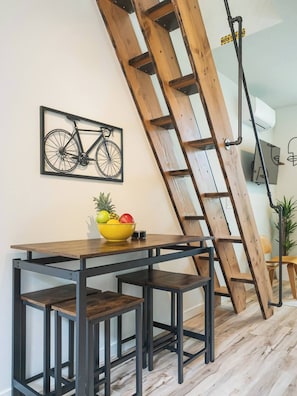 Dining - "Sauna-fication" in West Seattle (Seattle)