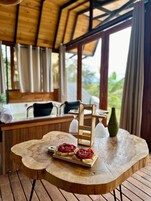 Luxury Bungalow, Mountain View | 1 bedroom, laptop workspace, blackout drapes, free WiFi