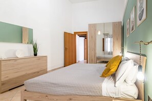 2 chambres, fer et planche à repasser, Wi-Fi, draps fournis