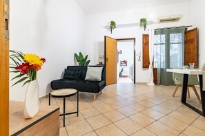 TV - Your Home at the Cathedral - Palermo Cozy Flat (Palermo)