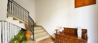 GuestHost - Classic Home - Easy Comfort 10 minutes from the sea