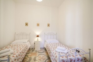 2 slaapkamers, een strijkplank/strijkijzer, wifi, beddengoed