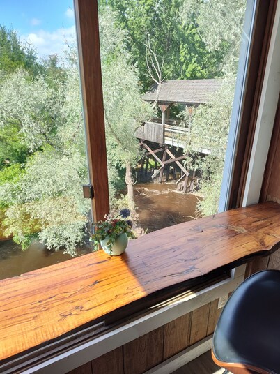 COUPLE - on Hersey River, trails, close to golfing, parks and horseback riding