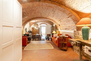 Interior - GuestHost - Livorno Central and Stylish Apartment (Livorno)