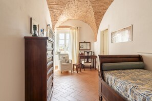 2 bedrooms, iron/ironing board, WiFi, bed sheets - GuestHost - Livorno Central and Stylish Apartment (Livorno)