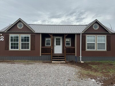 Cozy cabin near Medicine Park  with AC, WiFi