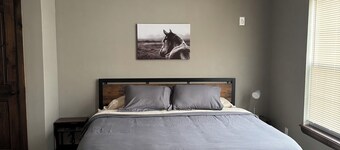 Cozy cabin near Medicine Park  with AC, WiFi