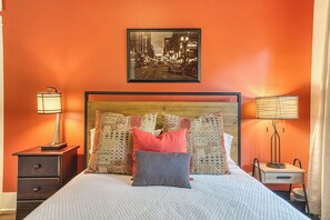 1 soverom, skrivebord, strykejern/-brett og wi-fi (inkludert)