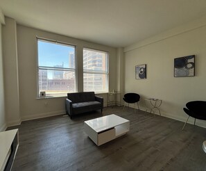 Living area - Cozy 1bd apartment in enchanting downtown Indianapolis (Indianapolis)