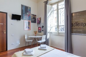 1 bedroom, iron/ironing board, internet, bed sheets