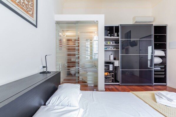 1 habitación, tabla de planchar con plancha y acceso a internet
