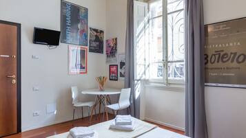 1 bedroom, iron/ironing board, internet, bed sheets