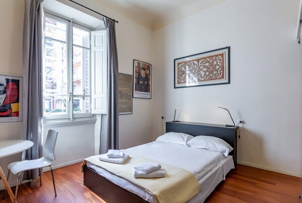 1 slaapkamer, een strijkplank/strijkijzer, internet, beddengoed