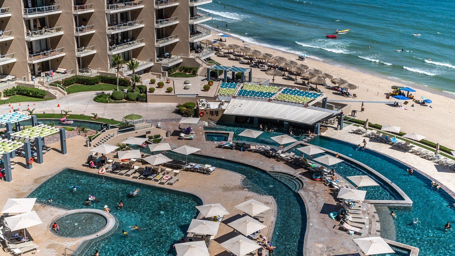 Een verwarmd zwembad