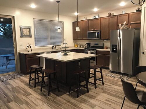 Cozy Casa Bliss: 3 bedroom Desert Home